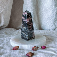 rhodonite point