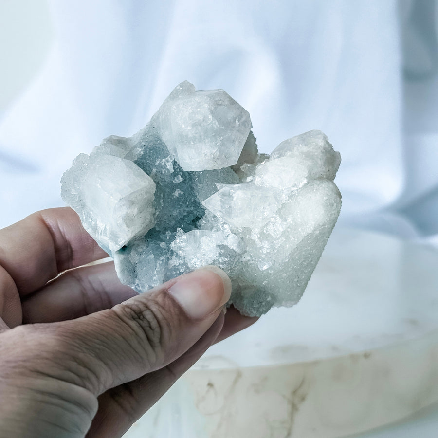 apophyllite cluster 05
