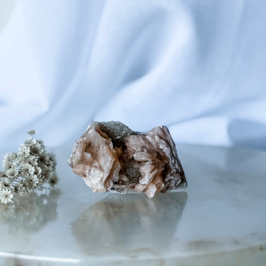 apophyllite cluster 08