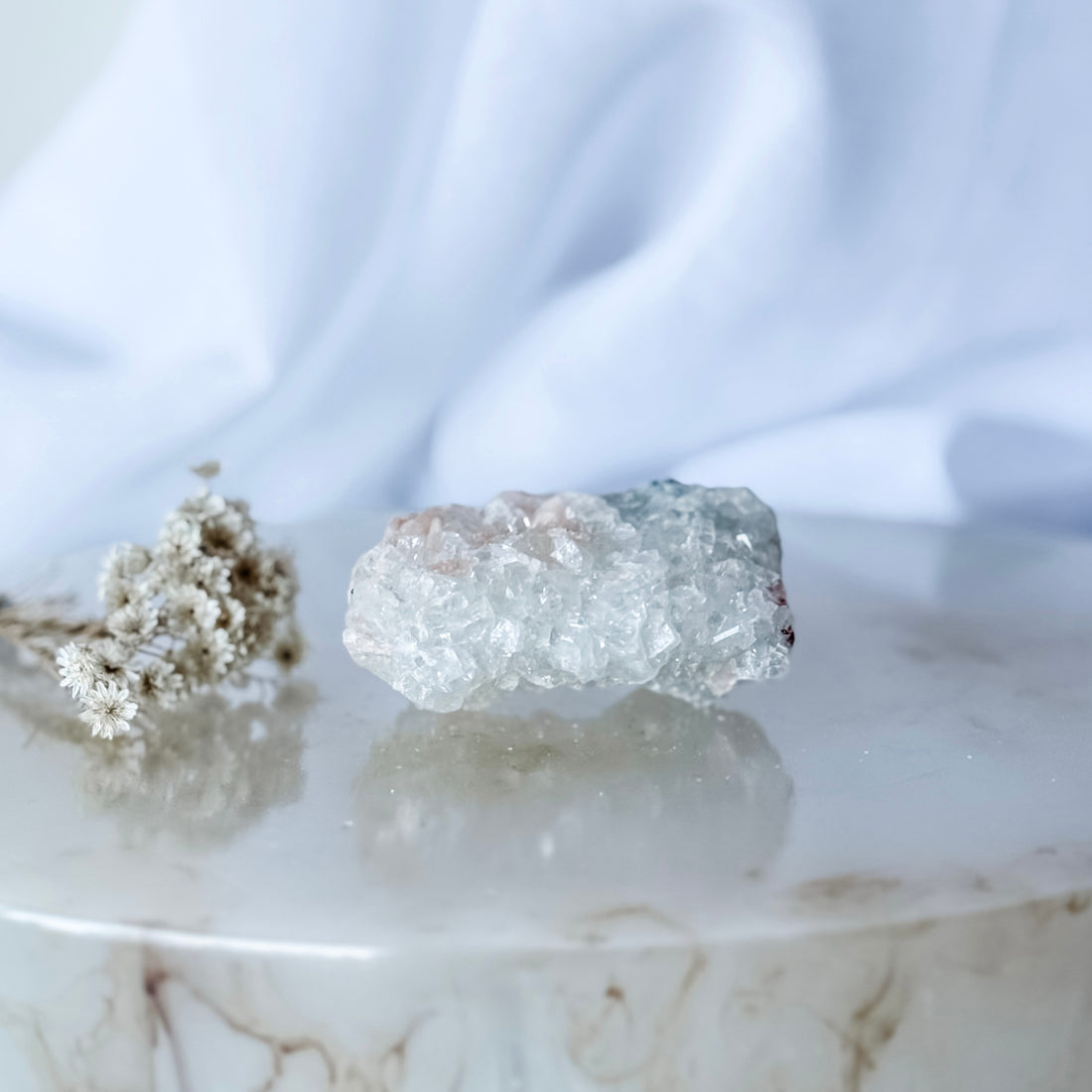 apophyllite cluster 09