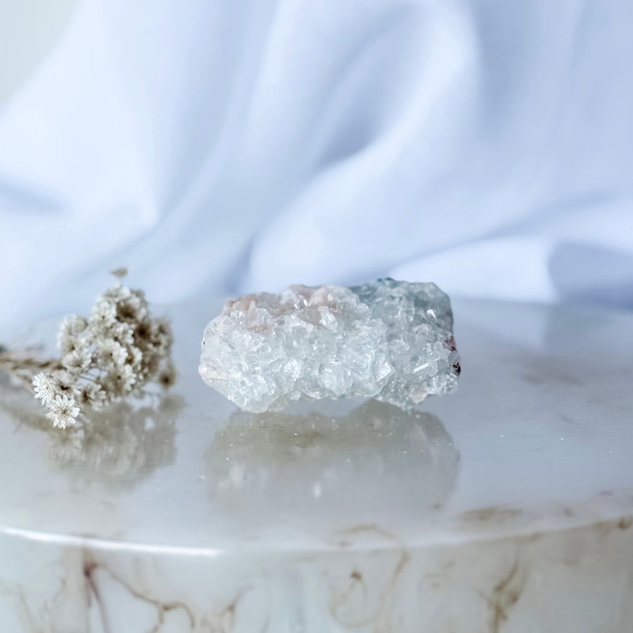 apophyllite cluster 09