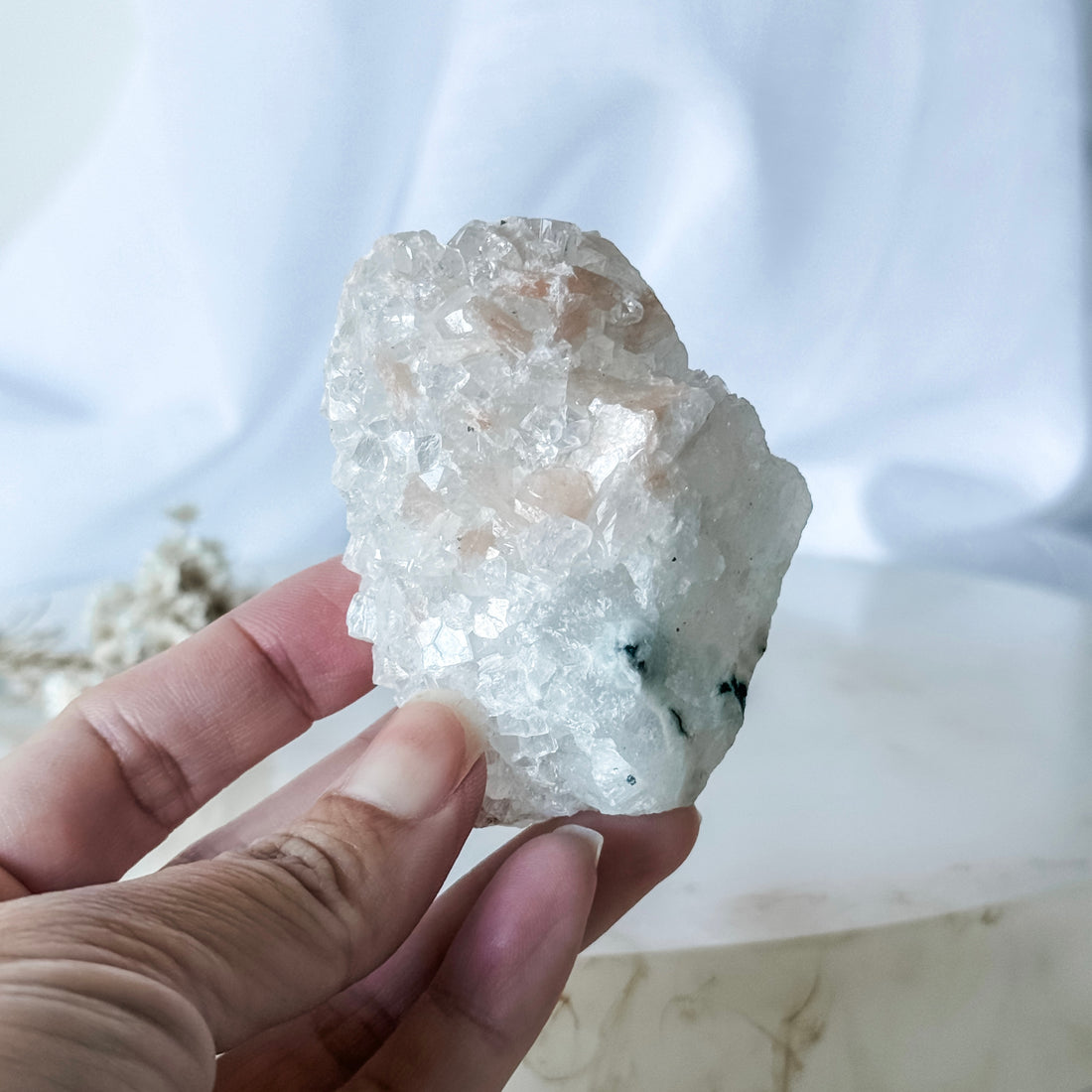 apophyllite cluster 09